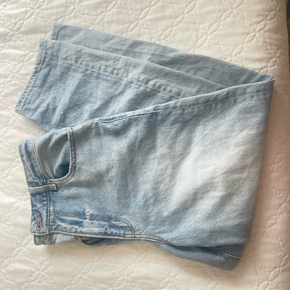 American eagle light wash mom jeans
